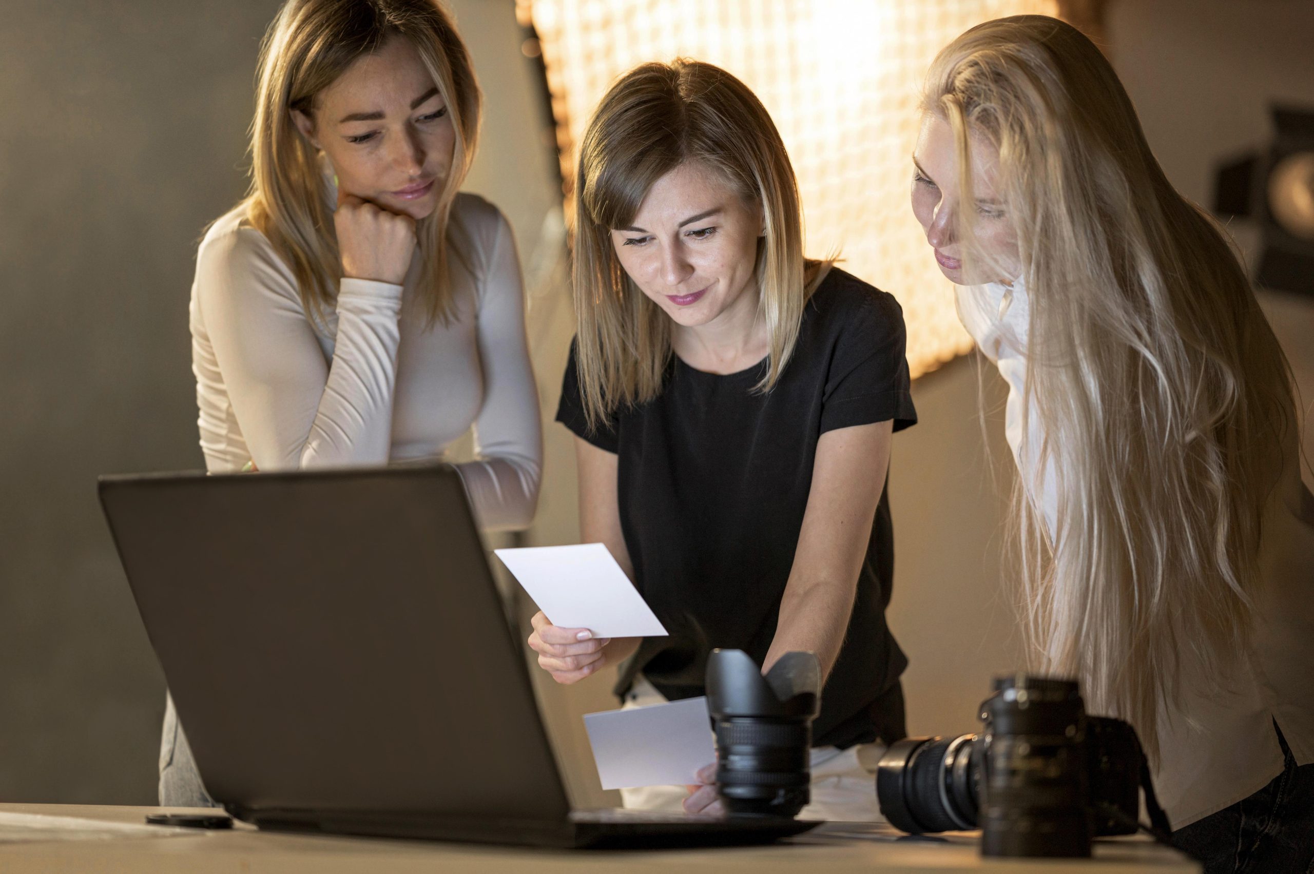 تماس با ما بانوی سئو